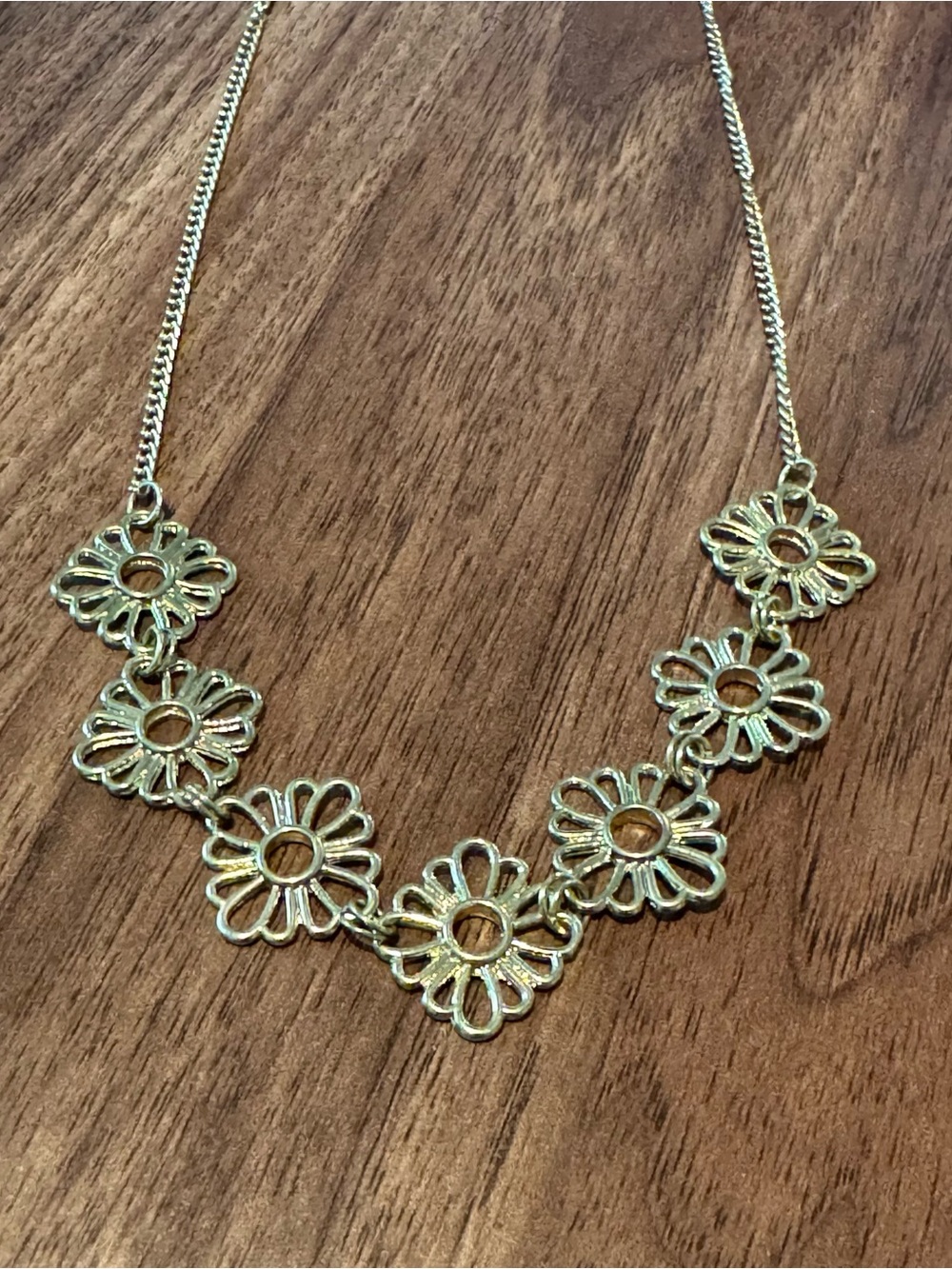 Delicate Gold Daisy Link Necklace - Women Jewelry